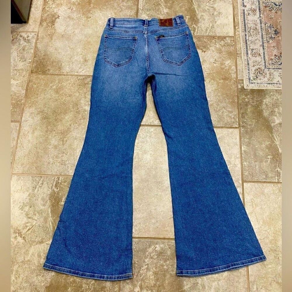 Lee Vintage Modern High Rise Flare Jeans 29x33 NWT Stretch Distressed Denim - Picture 4 of 12